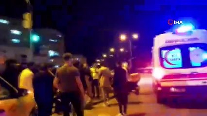 Bursa'da Kırmızı Işıkta Geçen Otomobil Ticari Taksiye Çarptı: 6 Yaralı