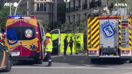 Download Video: Tempesta Ciaran, a Madrid albero cade e uccide una donna