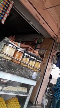 मिठाई डिब्बों पर नहीं लिखी जा रही एक्सपायरी डेट, जिम्मेदार बेपरवाह