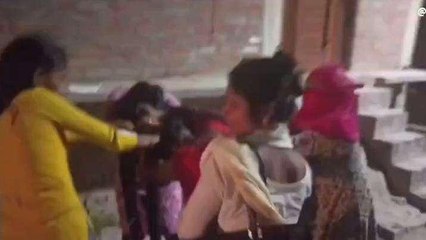 उन्नाव: बुजुर्ग महिला के मकान पर कब्जे को लेकर कई महिलाओं ने पीटा,वीडियो वायरल