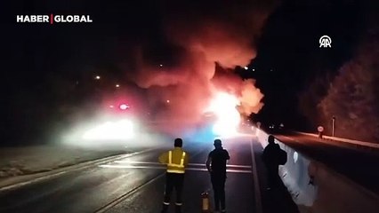 Faciaya ramak kaldı! Bolu Dağı'nda yolcu otobüsü alev alev yandı