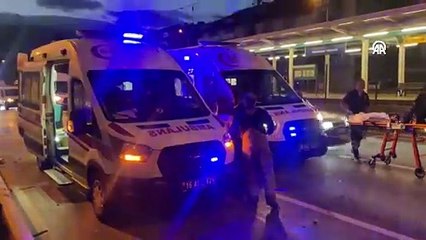 Otomobil Bursaray'ın duvarına çarptı