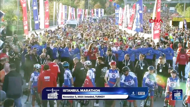 Dünyada eşi benzeri olmayan koşu başladı! İşte İstanbul Maratonu'ndan özel kareler