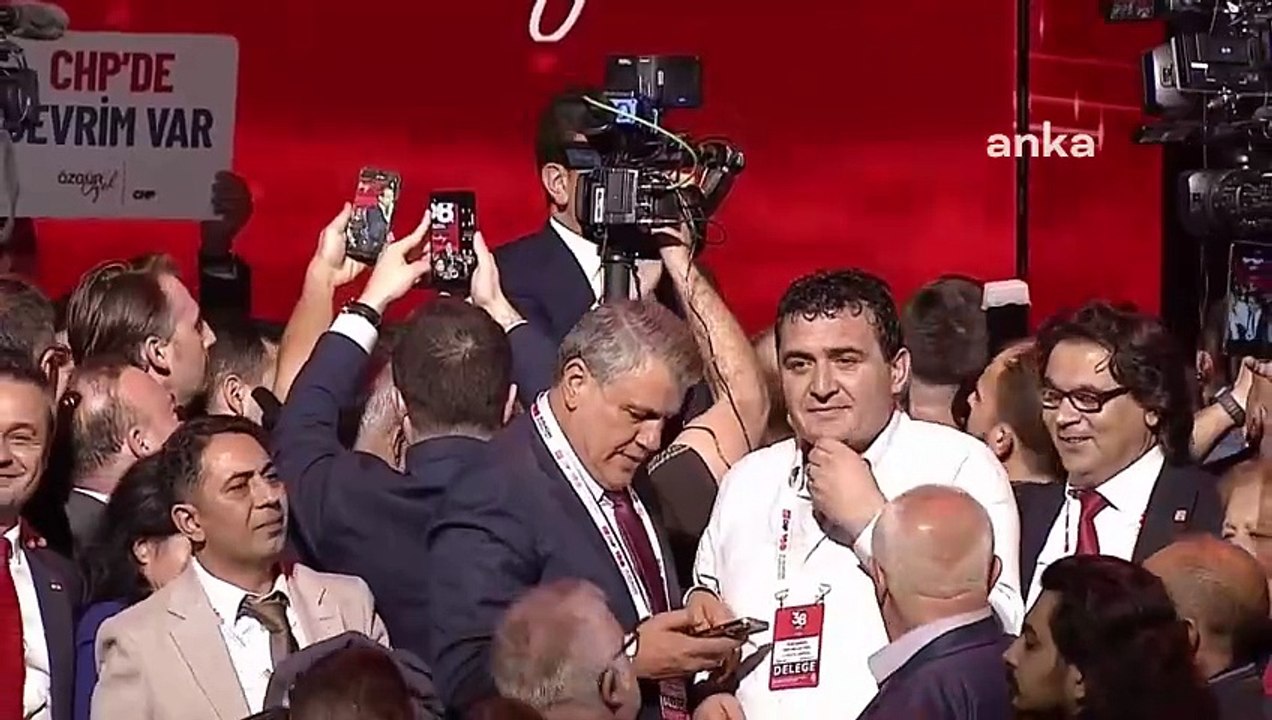 Kurultayda yaşanan 2 olay CHP tarihine geçti