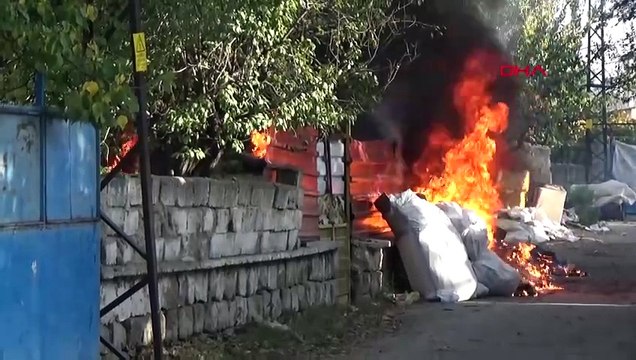 Un incendie s'est déclaré dans une maison contenant des matériaux de récupération à Kayseri
