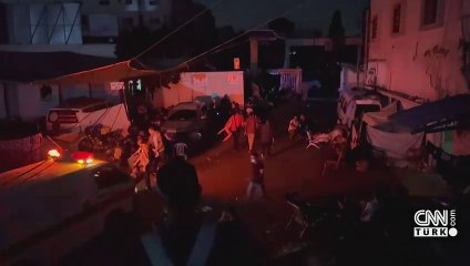 Hastalar cep telefonu ışığıyla tedavi ediliyor