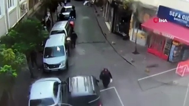 Beyoğlu'nda sokak ortasında çatışma! Yaralının foyası emniyette ortaya çıktı