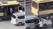 Esenyurt'ta yol tartışmasında minibüs şoförü, tartıştığı sürücünün aracına saldırdı
