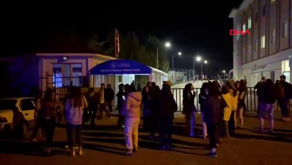 MANIFESTATION CONTRE LES ÉTUDIANTES QUI SONT LIGUES DANS L'ASCENSEUR DU DORTOIR POUR FILLES MUŞ-KYK