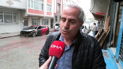 Sultangazi'de Park Halindeki Otomobil Kundaklandı