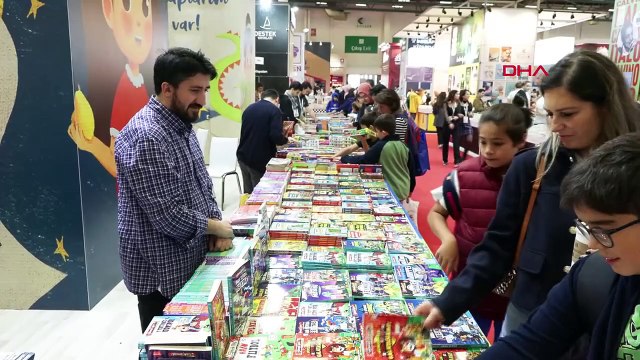 Les auteurs rencontrent les lecteurs au Salon international du livre TÜYAP