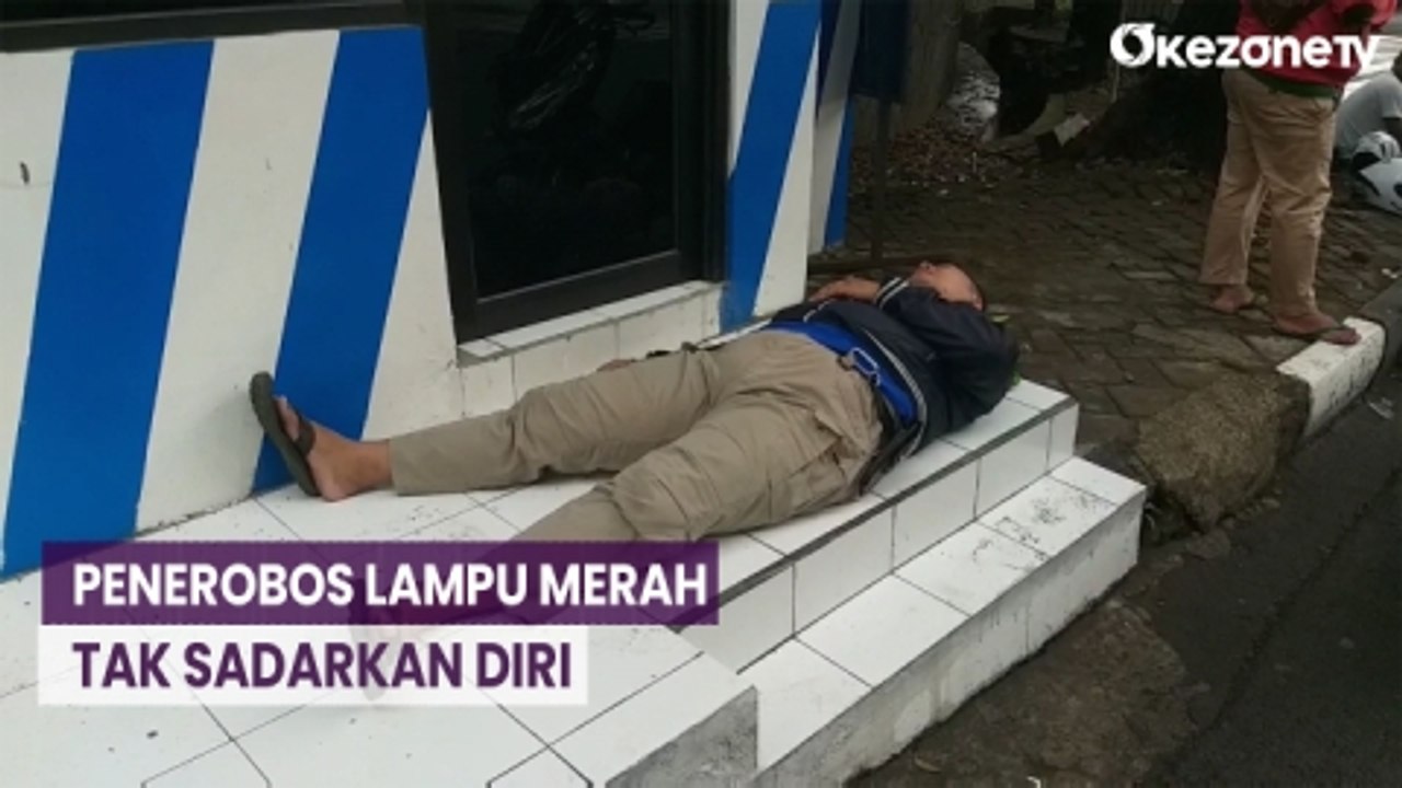 Nekat Terobos Lampu Merah, Dua Motor Terlibat K...
