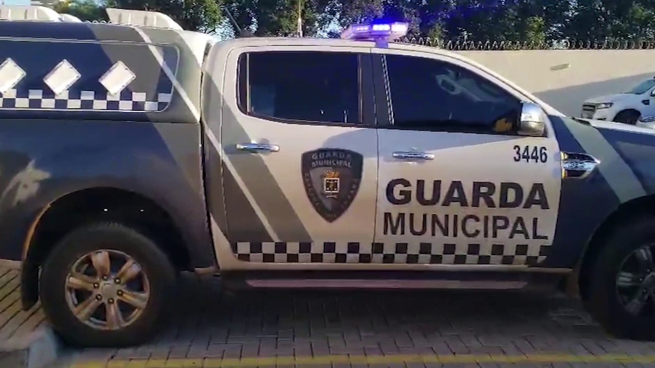 Jovem passa em frente à balada armado, é abordado e detido pela Guarda Municipal