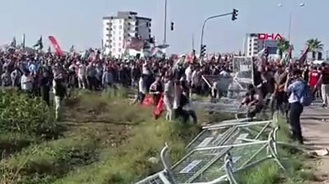 İncirlik Hava Üssü'ne girmeye çalışan İHH üyelerine polis müdahalesi