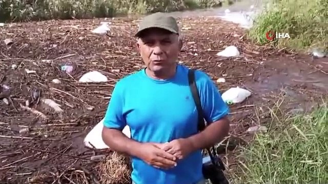 Sel sonrası Menderes Nehri çöple kaplandı