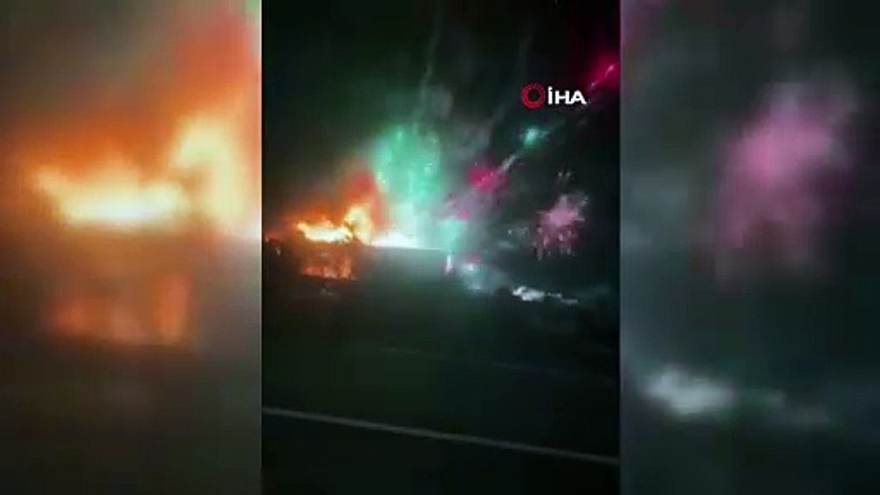 Incendie d'un camion chargé de feux d'artifice sur l'autoroute Gaziantep-Nizip