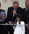 Toplu açılışta yine 'kurdele' krizi yaşandı: Küçük kız önce kesti, Erdoğan böyle tepki verdi