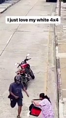 Descargar video: Ce voleur à moto ne volera plus jamais personne