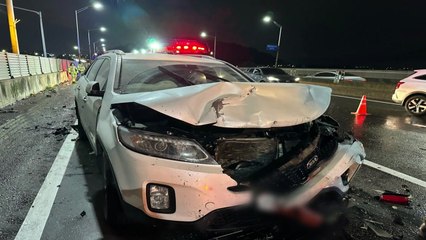 분당수서고속도로 4대 연쇄 추돌·차량 화재...2명 경상 / YTN