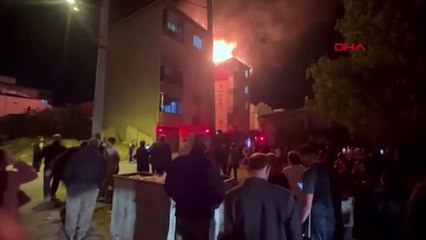 Çorlu'da bir apartmanın çatısında çıkan yangın söndürüldü