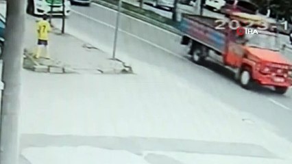 Ordu'da yola fırlayan çocuk otomobilin altında metrelerce sürüklendi