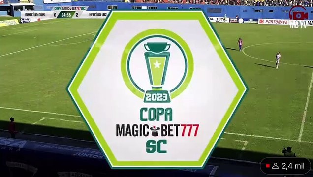 Zagueiro do Marcílio Dias colide contra jogador do Hercílio Luz