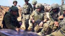 Exército israelense parte Gaza em duas; Blinken se reúne com Abbas