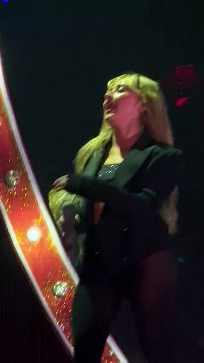 Sabrina Carpenter Read Your Mind Performance from email i can't send Tour
