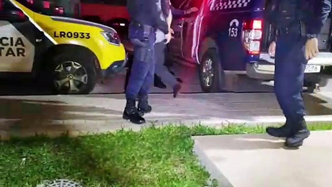 Homem é preso por agredir com tapas e socos a companheira e a ameaçar com facão no Cataratas