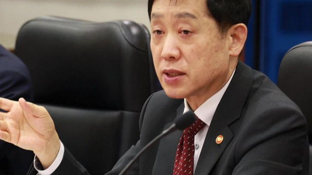 금융위원장 자영업자 어려움 덜어줄 특단의 노력 필요 / YTN