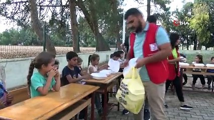 Jandarmadan depremzede çocuklara hamburger ikramı