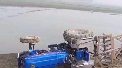 शाहजहांपुर: रामगंगा नदी के किनारे ट्रैक्टर पलटने से युवक की हुई मौत, परिवार में मचा कोहराम