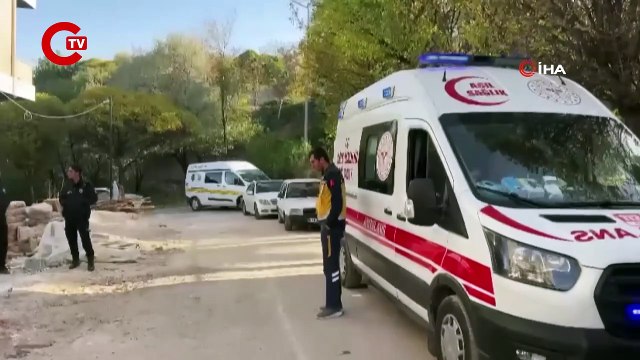 Ağırlığa dayanamayan çatı çöktü 1 işçi hayatını kaybetti