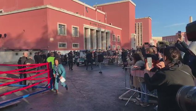 Amadeus e Marco Mengoni ospiti di Fiorello a 'Viva Rai2', l'arrivo al Foro Italico - Video