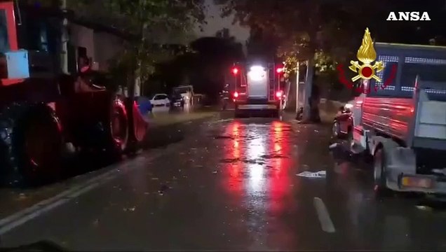 Maltempo, oltre mille interventi dei vigili del fuoco per l'alluvione in Toscana