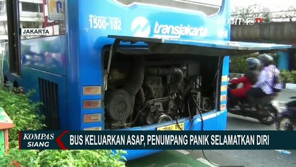 Video Amatir Rekam Detik-Detik Penumpang TransJakarta Panik Lihat Bus Keluarkan Asap!