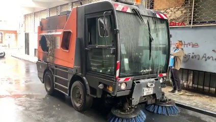Şişli'de Sokak Süpürme Aracı Alev Aldı