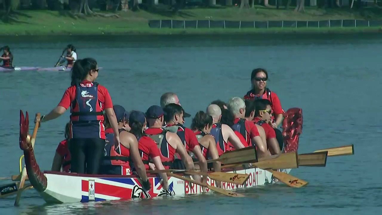 Prince of Waves: William wins dragon boat race in Singapore