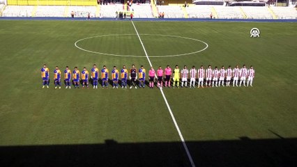 Maçta dili boğazına kaçan kaleci, hakemin son anda müdahalesiyle kurtuldu!