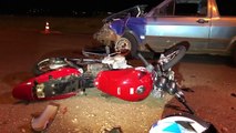 Colisão frontal entre moto e carro deixa jovens feridos na marginal da PR-467