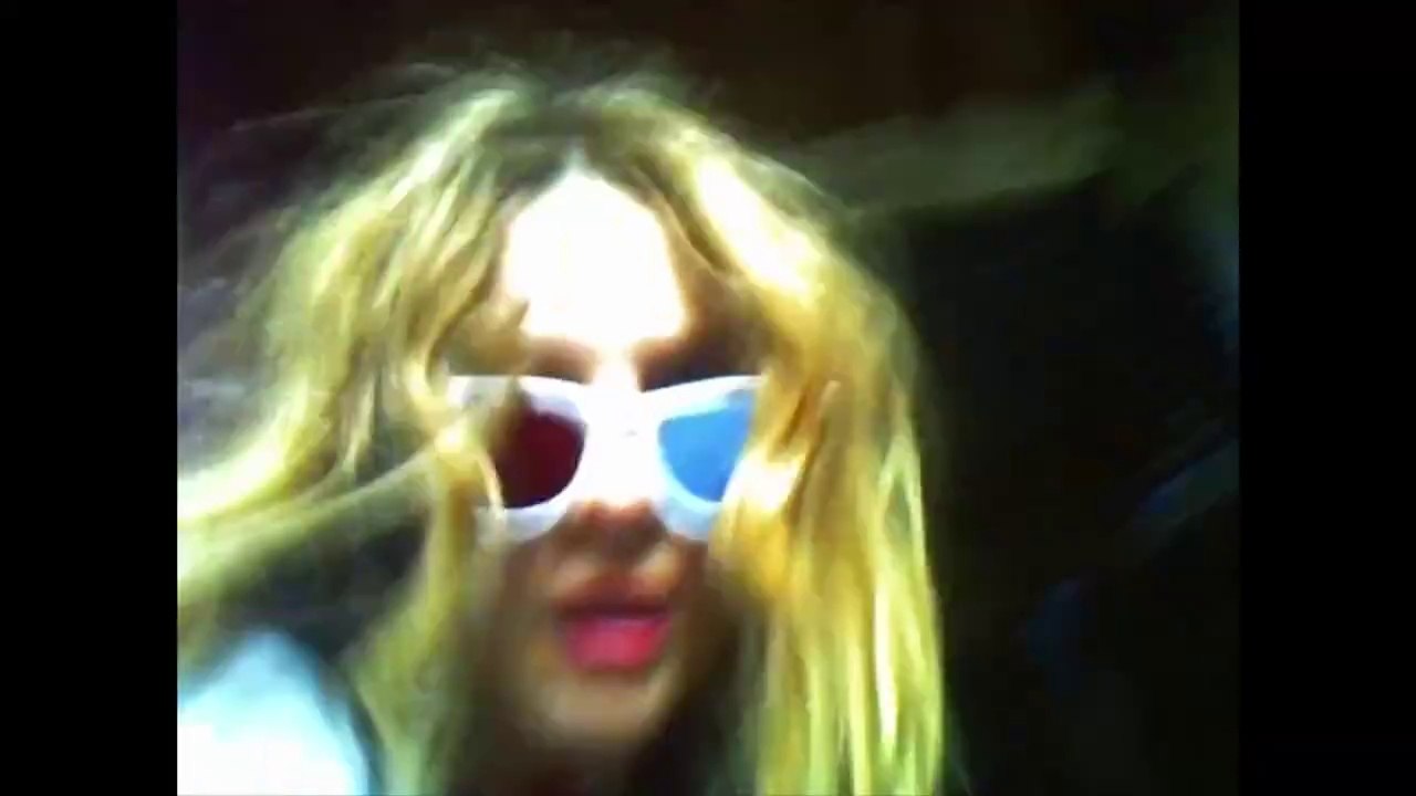 Love Is A Dog From Hell - Trailer (Deutsche UT) HD