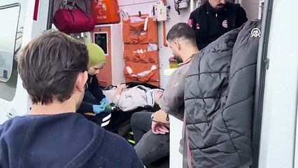 Kütahya'da sahipsiz köpeklerin neden olduğu motosiklet kazasında genç çift yaralandı