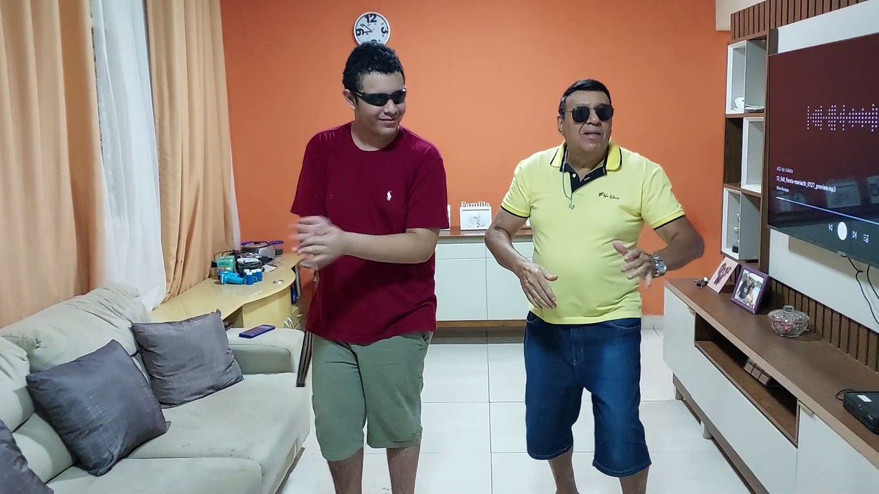 Luís Henrique e Vovô Valdivino Dançando Fiesta Marachi