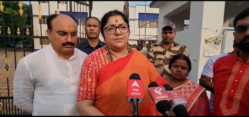 তৃণমূল ও পুলিশের প্রশ্রয়ে হাওয়ায় ঘুরে বেড়াচ্ছে দুর্নীতিবাজরা: লকেট   | Oneindia Bengali