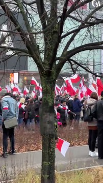 Варшава вот так сегодня отмечает День Независимости Польши