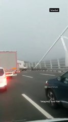 Yavuz Sultan Selim Köprüsü'nde lodos araç devirdi