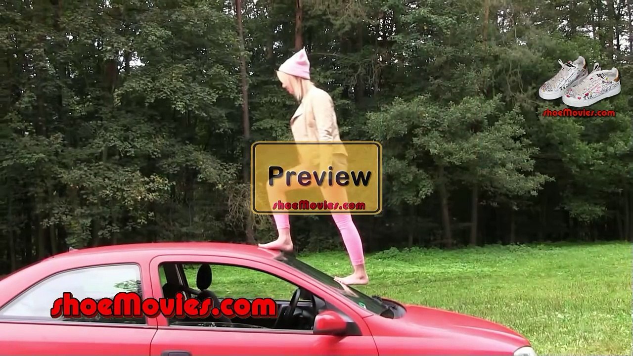 Barefoot on opel car (0013a)