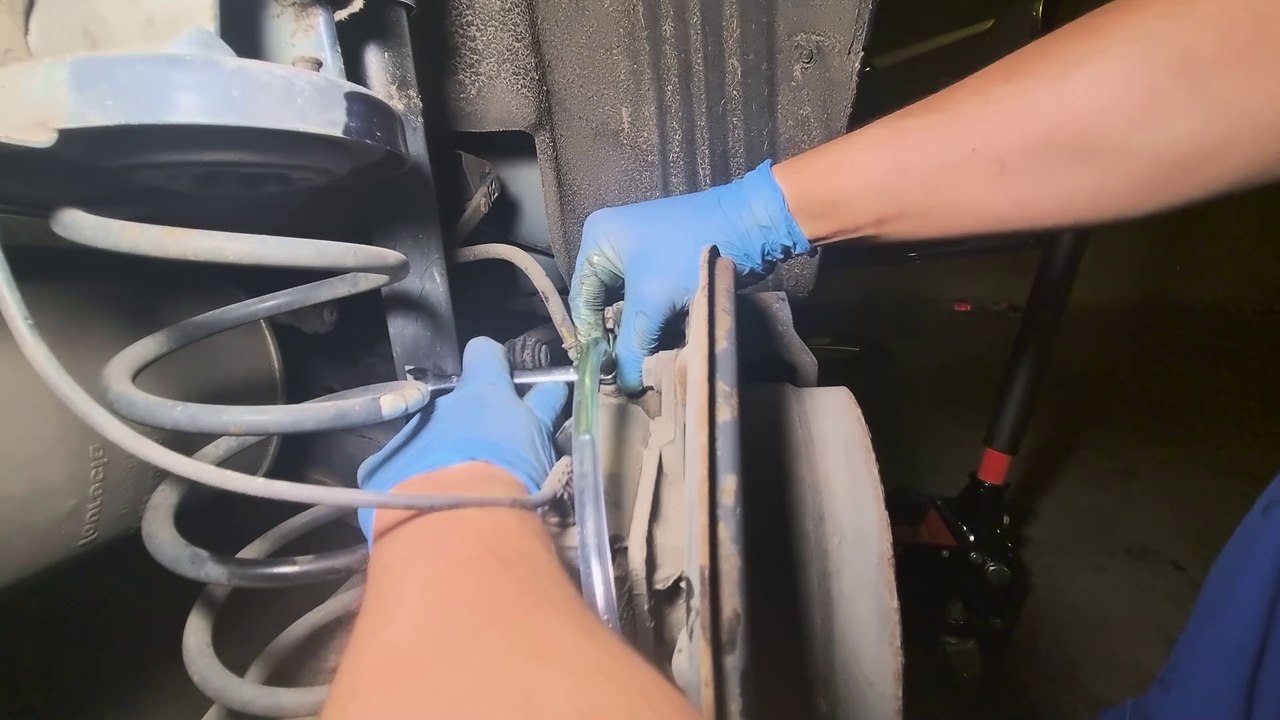 How to Flush Brake Fluid in Your Car - DIY Video Tutorial - Mercedes Benz B Class