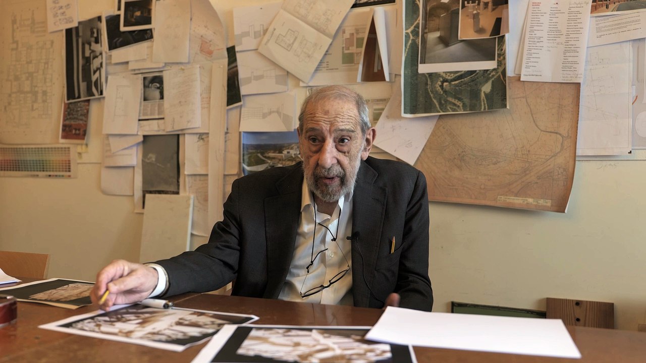 Siza Vieira fala do plano desenhado para o Porto 2001.