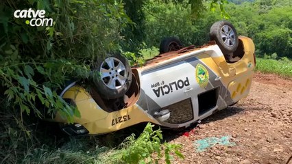 Policiais capotam viatura na área rural de Catanduvas